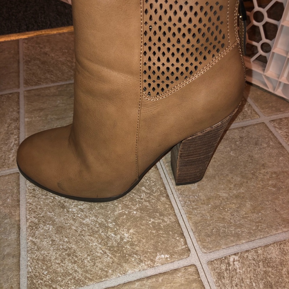 Boots - Picture 2 of 3